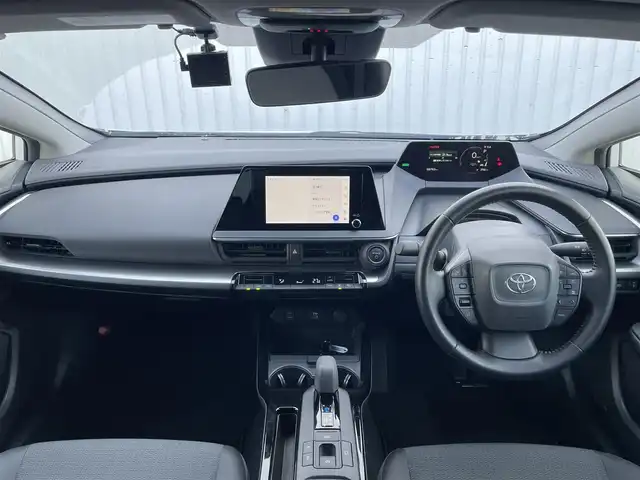 トヨタ プリウス X 滋賀県 2023(令5)年 5.9万km スーパーホワイトⅡ 純正8インチディスプレイオーディオ/(フルセグTV Bluetooth MiraCast)/トヨタセーフティセンス/・プリクラッシュセーフティ/・レーントレーシングアシスト/・車線逸脱警報/・レーダークルーズコントロール/・ブラインドスポットモニター/バックカメラ/ETC2.0/プッシュスタート/スマートキー/革巻きステアリング/ステアリングリモコン/純正フロアマット/LEDヘッドライト/オートマチックハイビーム