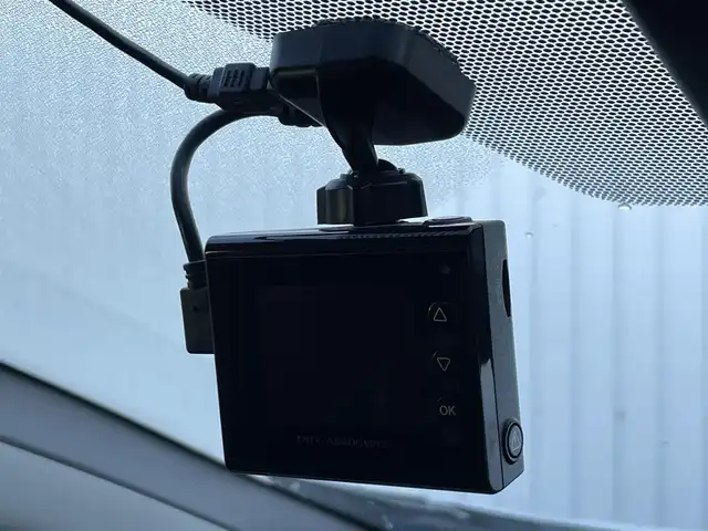 トヨタ プリウス X 滋賀県 2023(令5)年 5.9万km スーパーホワイトⅡ 純正8インチディスプレイオーディオ/(フルセグTV Bluetooth MiraCast)/トヨタセーフティセンス/・プリクラッシュセーフティ/・レーントレーシングアシスト/・車線逸脱警報/・レーダークルーズコントロール/・ブラインドスポットモニター/バックカメラ/ETC2.0/プッシュスタート/スマートキー/革巻きステアリング/ステアリングリモコン/純正フロアマット/LEDヘッドライト/オートマチックハイビーム