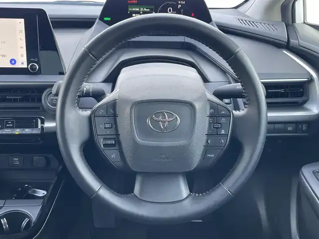 トヨタ プリウス X 滋賀県 2023(令5)年 5.9万km スーパーホワイトⅡ 純正8インチディスプレイオーディオ/(フルセグTV Bluetooth MiraCast)/トヨタセーフティセンス/・プリクラッシュセーフティ/・レーントレーシングアシスト/・車線逸脱警報/・レーダークルーズコントロール/・ブラインドスポットモニター/バックカメラ/ETC2.0/プッシュスタート/スマートキー/革巻きステアリング/ステアリングリモコン/純正フロアマット/LEDヘッドライト/オートマチックハイビーム