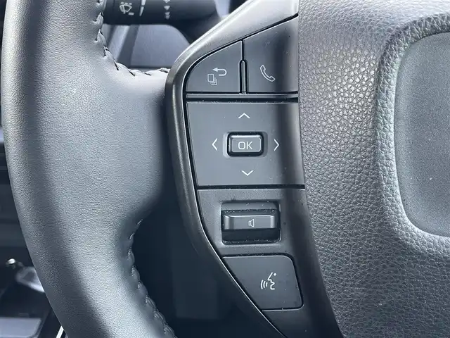 トヨタ プリウス X 滋賀県 2023(令5)年 5.9万km スーパーホワイトⅡ 純正8インチディスプレイオーディオ/(フルセグTV Bluetooth MiraCast)/トヨタセーフティセンス/・プリクラッシュセーフティ/・レーントレーシングアシスト/・車線逸脱警報/・レーダークルーズコントロール/・ブラインドスポットモニター/バックカメラ/ETC2.0/プッシュスタート/スマートキー/革巻きステアリング/ステアリングリモコン/純正フロアマット/LEDヘッドライト/オートマチックハイビーム