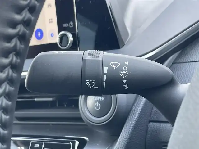 トヨタ プリウス X 滋賀県 2023(令5)年 5.9万km スーパーホワイトⅡ 純正8インチディスプレイオーディオ/(フルセグTV Bluetooth MiraCast)/トヨタセーフティセンス/・プリクラッシュセーフティ/・レーントレーシングアシスト/・車線逸脱警報/・レーダークルーズコントロール/・ブラインドスポットモニター/バックカメラ/ETC2.0/プッシュスタート/スマートキー/革巻きステアリング/ステアリングリモコン/純正フロアマット/LEDヘッドライト/オートマチックハイビーム