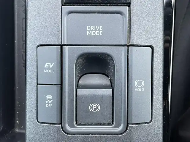 トヨタ プリウス X 滋賀県 2023(令5)年 5.9万km スーパーホワイトⅡ 純正8インチディスプレイオーディオ/(フルセグTV Bluetooth MiraCast)/トヨタセーフティセンス/・プリクラッシュセーフティ/・レーントレーシングアシスト/・車線逸脱警報/・レーダークルーズコントロール/・ブラインドスポットモニター/バックカメラ/ETC2.0/プッシュスタート/スマートキー/革巻きステアリング/ステアリングリモコン/純正フロアマット/LEDヘッドライト/オートマチックハイビーム