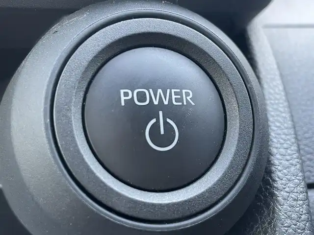 トヨタ プリウス X 滋賀県 2023(令5)年 5.9万km スーパーホワイトⅡ 純正8インチディスプレイオーディオ/(フルセグTV Bluetooth MiraCast)/トヨタセーフティセンス/・プリクラッシュセーフティ/・レーントレーシングアシスト/・車線逸脱警報/・レーダークルーズコントロール/・ブラインドスポットモニター/バックカメラ/ETC2.0/プッシュスタート/スマートキー/革巻きステアリング/ステアリングリモコン/純正フロアマット/LEDヘッドライト/オートマチックハイビーム