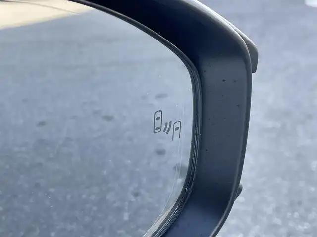 トヨタ プリウス X 滋賀県 2023(令5)年 5.9万km スーパーホワイトⅡ 純正8インチディスプレイオーディオ/(フルセグTV Bluetooth MiraCast)/トヨタセーフティセンス/・プリクラッシュセーフティ/・レーントレーシングアシスト/・車線逸脱警報/・レーダークルーズコントロール/・ブラインドスポットモニター/バックカメラ/ETC2.0/プッシュスタート/スマートキー/革巻きステアリング/ステアリングリモコン/純正フロアマット/LEDヘッドライト/オートマチックハイビーム