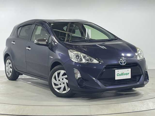 トヨタ アクア S 神奈川県 2015(平27)年 4.3万km ダークバイオレットマイカメタリック 純正SDナビゲーション【NSZT-W64】/AM FM フルセグ Bluetooth CD DVD/バックカメラ/ビルトインETC/純正フロアマット/スマートキー/ハロゲンヘッドライト/オートライト/ドアバイザー/フォグランプ/ウィンカーミラー/電動カメラ/プッシュスタート/取扱説明書