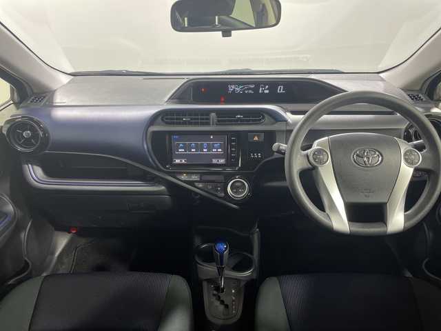 トヨタ アクア S 神奈川県 2015(平27)年 4.3万km ダークバイオレットマイカメタリック 純正SDナビゲーション【NSZT-W64】/AM FM フルセグ Bluetooth CD DVD/バックカメラ/ビルトインETC/純正フロアマット/スマートキー/ハロゲンヘッドライト/オートライト/ドアバイザー/フォグランプ/ウィンカーミラー/電動カメラ/プッシュスタート/取扱説明書