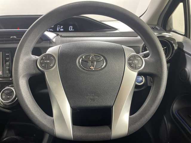 トヨタ アクア S 神奈川県 2015(平27)年 4.3万km ダークバイオレットマイカメタリック 純正SDナビゲーション【NSZT-W64】/AM FM フルセグ Bluetooth CD DVD/バックカメラ/ビルトインETC/純正フロアマット/スマートキー/ハロゲンヘッドライト/オートライト/ドアバイザー/フォグランプ/ウィンカーミラー/電動カメラ/プッシュスタート/取扱説明書