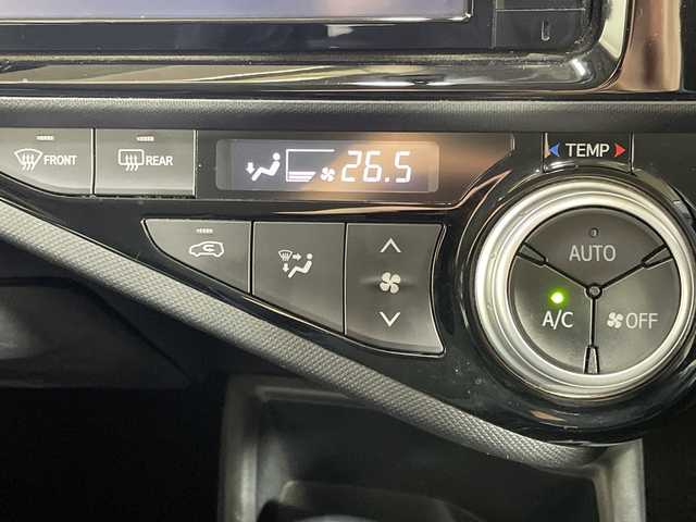 トヨタ アクア S 神奈川県 2015(平27)年 4.3万km ダークバイオレットマイカメタリック 純正SDナビゲーション【NSZT-W64】/AM FM フルセグ Bluetooth CD DVD/バックカメラ/ビルトインETC/純正フロアマット/スマートキー/ハロゲンヘッドライト/オートライト/ドアバイザー/フォグランプ/ウィンカーミラー/電動カメラ/プッシュスタート/取扱説明書