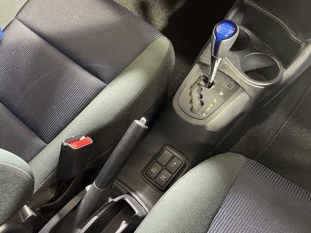 トヨタ アクア S 神奈川県 2015(平27)年 4.3万km ダークバイオレットマイカメタリック 純正SDナビゲーション【NSZT-W64】/AM FM フルセグ Bluetooth CD DVD/バックカメラ/ビルトインETC/純正フロアマット/スマートキー/ハロゲンヘッドライト/オートライト/ドアバイザー/フォグランプ/ウィンカーミラー/電動カメラ/プッシュスタート/取扱説明書