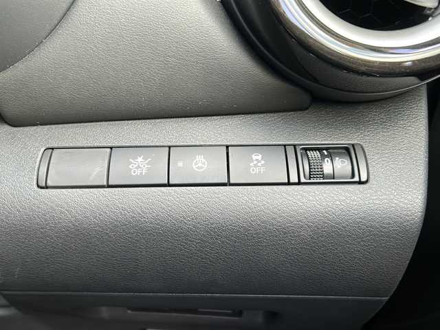 日産 キックス X 静岡県 2020(令2)年 3.9万km ダークブルー 純正ナビ/フルセグTV/ipod/SD/FM/AM/CD/DVD/USB/Bluetooth/主要装備/・純正ナビ　/・ドライブレコーダー　/・全方位カメラ　/・寒冷地仕様　/・デジタルインナーミラー　/・エマージェンシーブレーキ　/・コーナーセンサー　/・ハンドルヒーター　/・シートヒーター　/・ＥＴＣ　/・レーンキープ　/・スペアキー/・オートホールド/・純正アルミホイール/・ステアリングリモコン/・LEDヘッドライト/・LEDフォグランプ/・プッシュスタート/・取扱説明書