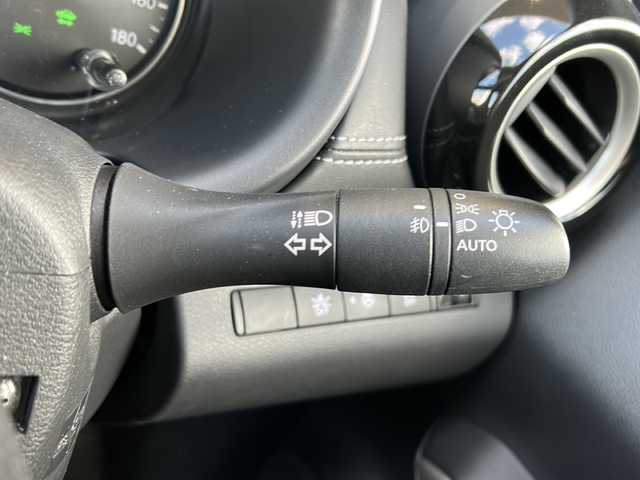 日産 キックス X 静岡県 2020(令2)年 3.9万km ダークブルー 純正ナビ/フルセグTV/ipod/SD/FM/AM/CD/DVD/USB/Bluetooth/主要装備/・純正ナビ　/・ドライブレコーダー　/・全方位カメラ　/・寒冷地仕様　/・デジタルインナーミラー　/・エマージェンシーブレーキ　/・コーナーセンサー　/・ハンドルヒーター　/・シートヒーター　/・ＥＴＣ　/・レーンキープ　/・スペアキー/・オートホールド/・純正アルミホイール/・ステアリングリモコン/・LEDヘッドライト/・LEDフォグランプ/・プッシュスタート/・取扱説明書