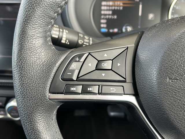 日産 キックス X 静岡県 2020(令2)年 3.9万km ダークブルー 純正ナビ/フルセグTV/ipod/SD/FM/AM/CD/DVD/USB/Bluetooth/主要装備/・純正ナビ　/・ドライブレコーダー　/・全方位カメラ　/・寒冷地仕様　/・デジタルインナーミラー　/・エマージェンシーブレーキ　/・コーナーセンサー　/・ハンドルヒーター　/・シートヒーター　/・ＥＴＣ　/・レーンキープ　/・スペアキー/・オートホールド/・純正アルミホイール/・ステアリングリモコン/・LEDヘッドライト/・LEDフォグランプ/・プッシュスタート/・取扱説明書