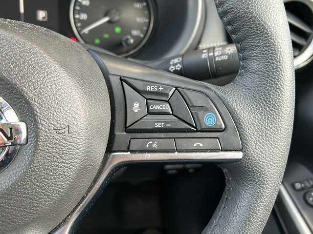 日産 キックス X 静岡県 2020(令2)年 3.9万km ダークブルー 純正ナビ/フルセグTV/ipod/SD/FM/AM/CD/DVD/USB/Bluetooth/主要装備/・純正ナビ　/・ドライブレコーダー　/・全方位カメラ　/・寒冷地仕様　/・デジタルインナーミラー　/・エマージェンシーブレーキ　/・コーナーセンサー　/・ハンドルヒーター　/・シートヒーター　/・ＥＴＣ　/・レーンキープ　/・スペアキー/・オートホールド/・純正アルミホイール/・ステアリングリモコン/・LEDヘッドライト/・LEDフォグランプ/・プッシュスタート/・取扱説明書