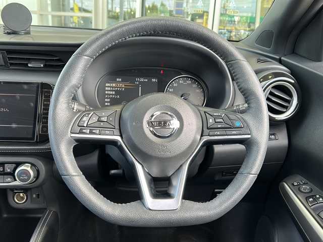 日産 キックス X 静岡県 2020(令2)年 3.9万km ダークブルー 純正ナビ/フルセグTV/ipod/SD/FM/AM/CD/DVD/USB/Bluetooth/主要装備/・純正ナビ　/・ドライブレコーダー　/・全方位カメラ　/・寒冷地仕様　/・デジタルインナーミラー　/・エマージェンシーブレーキ　/・コーナーセンサー　/・ハンドルヒーター　/・シートヒーター　/・ＥＴＣ　/・レーンキープ　/・スペアキー/・オートホールド/・純正アルミホイール/・ステアリングリモコン/・LEDヘッドライト/・LEDフォグランプ/・プッシュスタート/・取扱説明書