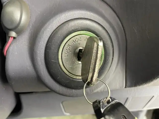 トヨタ ランドクルーザー プラド TX ワイド 熊本県 1999(平11)年 10.6万km シルバーM/シルバーM 禁煙車　/４ＷＤ　/社外ナビ（ＣＤ・ＤＶＤ・フルセグ・ＢＴ）/バックカメラ　/ＥＴＣ　/社外フロアマット　/社外１６インチＡＷ　/ルーフレール　/背面タイヤ/電動格納ミラー