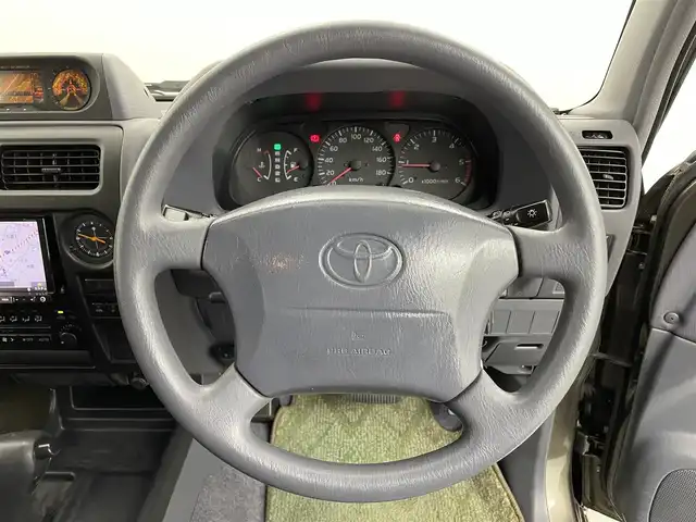トヨタ ランドクルーザー プラド TX ワイド 熊本県 1999(平11)年 10.6万km シルバーM/シルバーM 禁煙車　/４ＷＤ　/社外ナビ（ＣＤ・ＤＶＤ・フルセグ・ＢＴ）/バックカメラ　/ＥＴＣ　/社外フロアマット　/社外１６インチＡＷ　/ルーフレール　/背面タイヤ/電動格納ミラー
