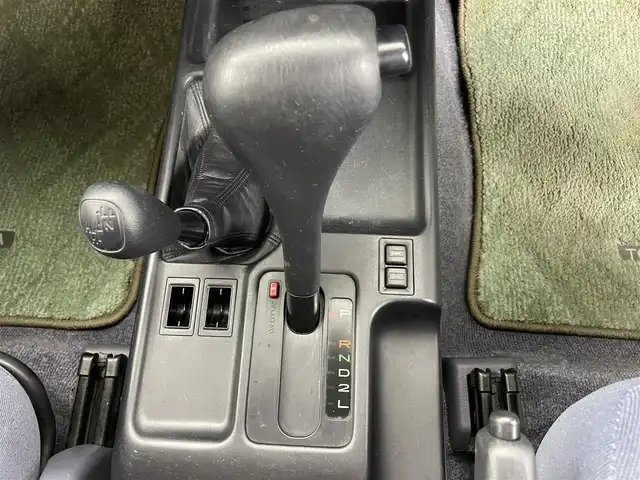 トヨタ ランドクルーザー プラド TX ワイド 熊本県 1999(平11)年 10.6万km シルバーM/シルバーM 禁煙車　/４ＷＤ　/社外ナビ（ＣＤ・ＤＶＤ・フルセグ・ＢＴ）/バックカメラ　/ＥＴＣ　/社外フロアマット　/社外１６インチＡＷ　/ルーフレール　/背面タイヤ/電動格納ミラー