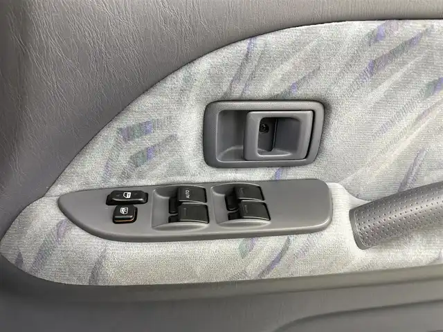 トヨタ ランドクルーザー プラド TX ワイド 熊本県 1999(平11)年 10.6万km シルバーM/シルバーM 禁煙車　/４ＷＤ　/社外ナビ（ＣＤ・ＤＶＤ・フルセグ・ＢＴ）/バックカメラ　/ＥＴＣ　/社外フロアマット　/社外１６インチＡＷ　/ルーフレール　/背面タイヤ/電動格納ミラー