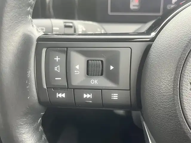 日産 ノート e－パワー X FOUR 島根県 2023(令5)年 6.7万km ピュアホワイトパール 4WD/プロパイロット　/・レーダークルーズコントロール/・レーンアシスト/純正９インチナビ　/(AM/FM/フルセグTV/Ｂｌｕｅｔｏｏｔｈ接続)/全方位／バックカメラ　/ビルトインＥＴＣ2.0　/インテリジェント エマージェンシーブレーキ　/後側方車両検知警報/前後コーナーセンサー/前席シートヒーター　/ステアリングヒーター/電動パーキングブレーキ/オートホールド　/デジタルインナーミラー/置くだけ充電　/オートハイビーム／ライト　/純正フロアマット/保証書・取扱説明書（本体＋ナビ）