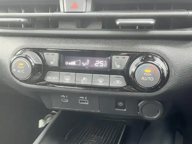 日産 ノート e－パワー X FOUR 島根県 2023(令5)年 6.7万km ピュアホワイトパール 4WD/プロパイロット　/・レーダークルーズコントロール/・レーンアシスト/純正９インチナビ　/(AM/FM/フルセグTV/Ｂｌｕｅｔｏｏｔｈ接続)/全方位／バックカメラ　/ビルトインＥＴＣ2.0　/インテリジェント エマージェンシーブレーキ　/後側方車両検知警報/前後コーナーセンサー/前席シートヒーター　/ステアリングヒーター/電動パーキングブレーキ/オートホールド　/デジタルインナーミラー/置くだけ充電　/オートハイビーム／ライト　/純正フロアマット/保証書・取扱説明書（本体＋ナビ）