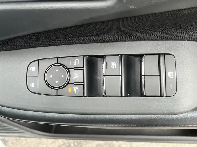 日産 ノート e－パワー X FOUR 島根県 2023(令5)年 6.7万km ピュアホワイトパール 4WD/プロパイロット　/・レーダークルーズコントロール/・レーンアシスト/純正９インチナビ　/(AM/FM/フルセグTV/Ｂｌｕｅｔｏｏｔｈ接続)/全方位／バックカメラ　/ビルトインＥＴＣ2.0　/インテリジェント エマージェンシーブレーキ　/後側方車両検知警報/前後コーナーセンサー/前席シートヒーター　/ステアリングヒーター/電動パーキングブレーキ/オートホールド　/デジタルインナーミラー/置くだけ充電　/オートハイビーム／ライト　/純正フロアマット/保証書・取扱説明書（本体＋ナビ）