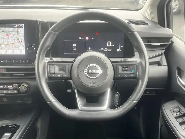 日産 ノート e－パワー X FOUR 島根県 2023(令5)年 6.7万km ピュアホワイトパール 4WD/プロパイロット　/・レーダークルーズコントロール/・レーンアシスト/純正９インチナビ　/(AM/FM/フルセグTV/Ｂｌｕｅｔｏｏｔｈ接続)/全方位／バックカメラ　/ビルトインＥＴＣ2.0　/インテリジェント エマージェンシーブレーキ　/後側方車両検知警報/前後コーナーセンサー/前席シートヒーター　/ステアリングヒーター/電動パーキングブレーキ/オートホールド　/デジタルインナーミラー/置くだけ充電　/オートハイビーム／ライト　/純正フロアマット/保証書・取扱説明書（本体＋ナビ）