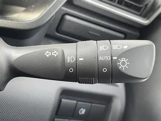 トヨタ ライズ Z 兵庫県 2022(令4)年 4.6万km シャイニングホワイトパール 9インチ純正ディスプレイオーディオ/フルセグTV/Bluetooth/アップルカープレイ/アンドロイドオート/モデリスタエアロ/ETC/全方位カメラ/追従クルーズコントロール/シートヒーター/ステアリングリモコン/フォグランプ/HDMI/USB/純正フロアマット/純正ドアバイザー/革巻きステアリング