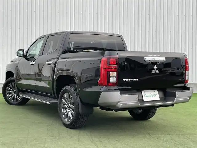 三菱 トライトン GLS 香川県 2024(令6)年 0.9万km ダイヤモンドブラックマイカ e-Assist（運転支援機能）/・FCM（衝突被害軽減ブレーキシステム）/・EAPM（踏み間違い防止アシスト）/・LDW（車線逸脱警報システム）/・LDP（車線逸脱防止支援システム）/・BSW/LCA（後側方車両検知警報システム）/・TSR（標識認識システム）/・AHB（オートマチックハイビーム）/・RCTA（後退時交差車線逸脱警報システム）/・ACC（レーダークルーズコントロールシステム）/・DAA（ふらつき警報）/スマートフォン連携9インチナビ/→フルセグ/CD/DVD/Bluetooth/USB/AppleCarPlay/AndroidAuto/AM/FM/マルチアラウンドモニター/前席シートヒーター/本革巻きステアリング/ステアリングヒーター/ステアリングリモコン/電動格納式ドアヒーテッドミラー/BSM/リアサーキュレーター/リアヒートダクト/LEDヘッドライト/フォグランプ/スーパーセレクト4WD-II/リヤデフロック/HSA（ヒルスタートアシスト）/HDC（ヒルディセントコントロール）/純正18インチアルミ/MTモード付AT/ETC/アイドリングストップ/プッシュスタート/スマートキー/スペアキー×1