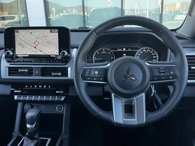 三菱 トライトン GLS 香川県 2024(令6)年 0.9万km ダイヤモンドブラックマイカ e-Assist（運転支援機能）/・FCM（衝突被害軽減ブレーキシステム）/・EAPM（踏み間違い防止アシスト）/・LDW（車線逸脱警報システム）/・LDP（車線逸脱防止支援システム）/・BSW/LCA（後側方車両検知警報システム）/・TSR（標識認識システム）/・AHB（オートマチックハイビーム）/・RCTA（後退時交差車線逸脱警報システム）/・ACC（レーダークルーズコントロールシステム）/・DAA（ふらつき警報）/スマートフォン連携9インチナビ/→フルセグ/CD/DVD/Bluetooth/USB/AppleCarPlay/AndroidAuto/AM/FM/マルチアラウンドモニター/前席シートヒーター/本革巻きステアリング/ステアリングヒーター/ステアリングリモコン/電動格納式ドアヒーテッドミラー/BSM/リアサーキュレーター/リアヒートダクト/LEDヘッドライト/フォグランプ/スーパーセレクト4WD-II/リヤデフロック/HSA（ヒルスタートアシスト）/HDC（ヒルディセントコントロール）/純正18インチアルミ/MTモード付AT/ETC/アイドリングストップ/プッシュスタート/スマートキー/スペアキー×1