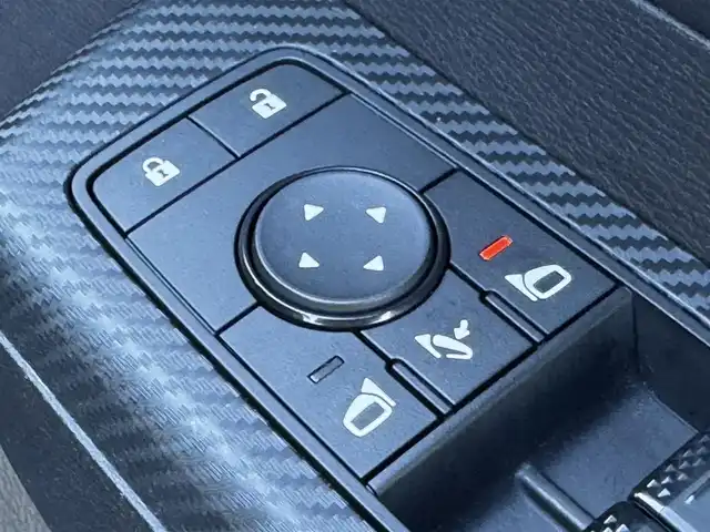 三菱 トライトン GLS 香川県 2024(令6)年 0.9万km ダイヤモンドブラックマイカ e-Assist（運転支援機能）/・FCM（衝突被害軽減ブレーキシステム）/・EAPM（踏み間違い防止アシスト）/・LDW（車線逸脱警報システム）/・LDP（車線逸脱防止支援システム）/・BSW/LCA（後側方車両検知警報システム）/・TSR（標識認識システム）/・AHB（オートマチックハイビーム）/・RCTA（後退時交差車線逸脱警報システム）/・ACC（レーダークルーズコントロールシステム）/・DAA（ふらつき警報）/スマートフォン連携9インチナビ/→フルセグ/CD/DVD/Bluetooth/USB/AppleCarPlay/AndroidAuto/AM/FM/マルチアラウンドモニター/前席シートヒーター/本革巻きステアリング/ステアリングヒーター/ステアリングリモコン/電動格納式ドアヒーテッドミラー/BSM/リアサーキュレーター/リアヒートダクト/LEDヘッドライト/フォグランプ/スーパーセレクト4WD-II/リヤデフロック/HSA（ヒルスタートアシスト）/HDC（ヒルディセントコントロール）/純正18インチアルミ/MTモード付AT/ETC/アイドリングストップ/プッシュスタート/スマートキー/スペアキー×1