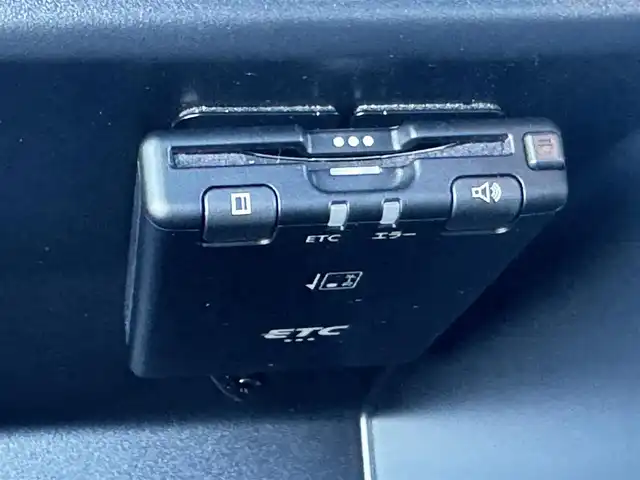 三菱 トライトン GLS 香川県 2024(令6)年 0.9万km ダイヤモンドブラックマイカ e-Assist（運転支援機能）/・FCM（衝突被害軽減ブレーキシステム）/・EAPM（踏み間違い防止アシスト）/・LDW（車線逸脱警報システム）/・LDP（車線逸脱防止支援システム）/・BSW/LCA（後側方車両検知警報システム）/・TSR（標識認識システム）/・AHB（オートマチックハイビーム）/・RCTA（後退時交差車線逸脱警報システム）/・ACC（レーダークルーズコントロールシステム）/・DAA（ふらつき警報）/スマートフォン連携9インチナビ/→フルセグ/CD/DVD/Bluetooth/USB/AppleCarPlay/AndroidAuto/AM/FM/マルチアラウンドモニター/前席シートヒーター/本革巻きステアリング/ステアリングヒーター/ステアリングリモコン/電動格納式ドアヒーテッドミラー/BSM/リアサーキュレーター/リアヒートダクト/LEDヘッドライト/フォグランプ/スーパーセレクト4WD-II/リヤデフロック/HSA（ヒルスタートアシスト）/HDC（ヒルディセントコントロール）/純正18インチアルミ/MTモード付AT/ETC/アイドリングストップ/プッシュスタート/スマートキー/スペアキー×1