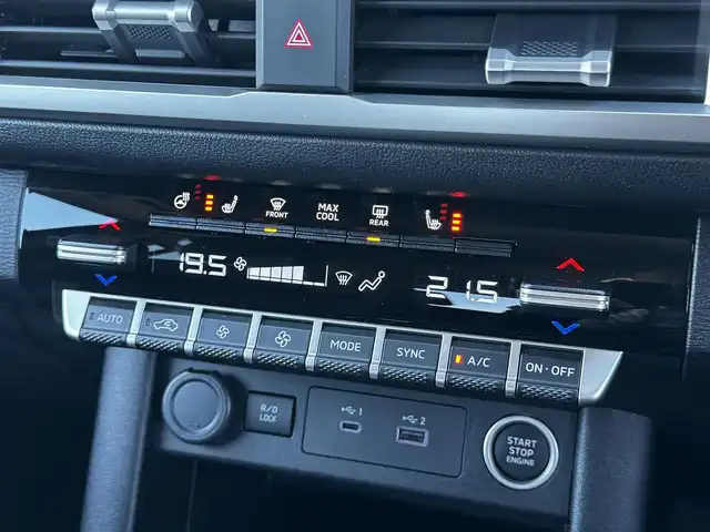 三菱 トライトン GLS 香川県 2024(令6)年 0.9万km ダイヤモンドブラックマイカ e-Assist（運転支援機能）/・FCM（衝突被害軽減ブレーキシステム）/・EAPM（踏み間違い防止アシスト）/・LDW（車線逸脱警報システム）/・LDP（車線逸脱防止支援システム）/・BSW/LCA（後側方車両検知警報システム）/・TSR（標識認識システム）/・AHB（オートマチックハイビーム）/・RCTA（後退時交差車線逸脱警報システム）/・ACC（レーダークルーズコントロールシステム）/・DAA（ふらつき警報）/スマートフォン連携9インチナビ/→フルセグ/CD/DVD/Bluetooth/USB/AppleCarPlay/AndroidAuto/AM/FM/マルチアラウンドモニター/前席シートヒーター/本革巻きステアリング/ステアリングヒーター/ステアリングリモコン/電動格納式ドアヒーテッドミラー/BSM/リアサーキュレーター/リアヒートダクト/LEDヘッドライト/フォグランプ/スーパーセレクト4WD-II/リヤデフロック/HSA（ヒルスタートアシスト）/HDC（ヒルディセントコントロール）/純正18インチアルミ/MTモード付AT/ETC/アイドリングストップ/プッシュスタート/スマートキー/スペアキー×1