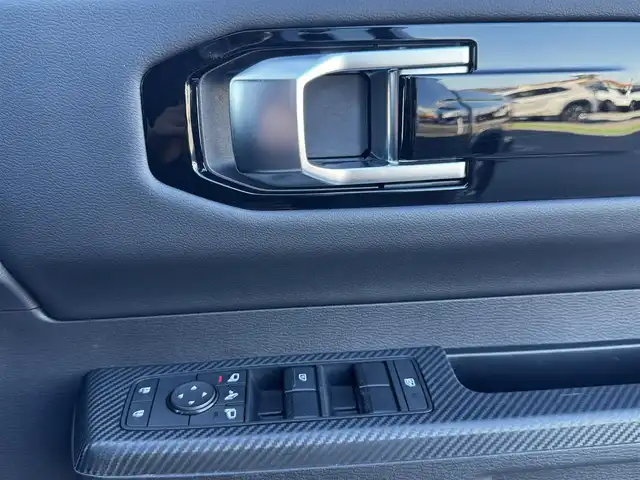 三菱 トライトン GLS 香川県 2024(令6)年 0.9万km ダイヤモンドブラックマイカ e-Assist（運転支援機能）/・FCM（衝突被害軽減ブレーキシステム）/・EAPM（踏み間違い防止アシスト）/・LDW（車線逸脱警報システム）/・LDP（車線逸脱防止支援システム）/・BSW/LCA（後側方車両検知警報システム）/・TSR（標識認識システム）/・AHB（オートマチックハイビーム）/・RCTA（後退時交差車線逸脱警報システム）/・ACC（レーダークルーズコントロールシステム）/・DAA（ふらつき警報）/スマートフォン連携9インチナビ/→フルセグ/CD/DVD/Bluetooth/USB/AppleCarPlay/AndroidAuto/AM/FM/マルチアラウンドモニター/前席シートヒーター/本革巻きステアリング/ステアリングヒーター/ステアリングリモコン/電動格納式ドアヒーテッドミラー/BSM/リアサーキュレーター/リアヒートダクト/LEDヘッドライト/フォグランプ/スーパーセレクト4WD-II/リヤデフロック/HSA（ヒルスタートアシスト）/HDC（ヒルディセントコントロール）/純正18インチアルミ/MTモード付AT/ETC/アイドリングストップ/プッシュスタート/スマートキー/スペアキー×1