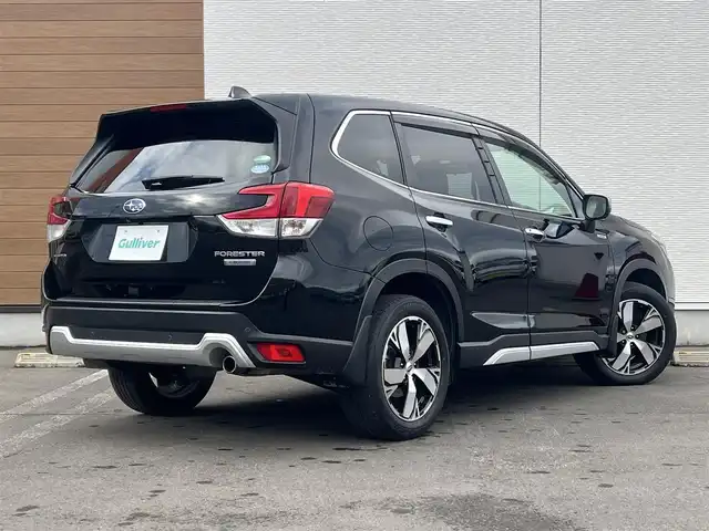 スバル フォレスター ハイブリッド アドバンス 秋田県 2019(平31)年 7.1万km クリスタルブラックシリカ ４WD/衝突軽減システム/LEDヘッドライト/純正SDナビ（DVD/CD/BT/AM/FM/USB）/フルセグ（走行中視聴不可能）/フロント/サイドカメラ/スバル純正１８インチアルミ（夏タイヤ装着）/スマートキー/アイドリングストップ/プッシュスタート/MTモード付AT/クルーズコントロール追従走行あり/レーンキープアシスト/コーナーセンサー/ダウンヒルアシストコントロール/ブラインドスポットモニター/ステアリングスイッチ/ステアリングヒーター/パドルシフト/前席パワーシート/運転席メモリ‐付パワーシート/全席シートヒーター/電動リアゲート/ドライブレコーダー/ビルトインETC/デジタルインナーミラー/電動パーキングブレーキ/オートブレーキホールド機能/純正フロアマット/純正ドアバイザー/オートライト/オートエアコン/パワーステアリング/パワーウィンドウ/ヘッドライトレベライザー/電動格納ウィンカーミラー/横滑り防止/盗難防止装置/寒冷地仕様/保証書/取扱説明書/記録簿/スペアキー×１