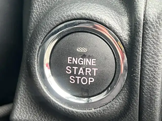 スバル フォレスター ハイブリッド アドバンス 秋田県 2019(平31)年 7.1万km クリスタルブラックシリカ ４WD/衝突軽減システム/LEDヘッドライト/純正SDナビ（DVD/CD/BT/AM/FM/USB）/フルセグ（走行中視聴不可能）/フロント/サイドカメラ/スバル純正１８インチアルミ（夏タイヤ装着）/スマートキー/アイドリングストップ/プッシュスタート/MTモード付AT/クルーズコントロール追従走行あり/レーンキープアシスト/コーナーセンサー/ダウンヒルアシストコントロール/ブラインドスポットモニター/ステアリングスイッチ/ステアリングヒーター/パドルシフト/前席パワーシート/運転席メモリ‐付パワーシート/全席シートヒーター/電動リアゲート/ドライブレコーダー/ビルトインETC/デジタルインナーミラー/電動パーキングブレーキ/オートブレーキホールド機能/純正フロアマット/純正ドアバイザー/オートライト/オートエアコン/パワーステアリング/パワーウィンドウ/ヘッドライトレベライザー/電動格納ウィンカーミラー/横滑り防止/盗難防止装置/寒冷地仕様/保証書/取扱説明書/記録簿/スペアキー×１