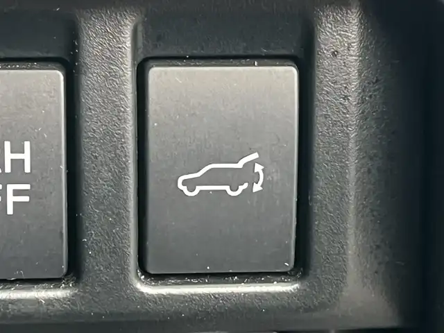 スバル フォレスター ハイブリッド アドバンス 秋田県 2019(平31)年 7.1万km クリスタルブラックシリカ ４WD/衝突軽減システム/LEDヘッドライト/純正SDナビ（DVD/CD/BT/AM/FM/USB）/フルセグ（走行中視聴不可能）/フロント/サイドカメラ/スバル純正１８インチアルミ（夏タイヤ装着）/スマートキー/アイドリングストップ/プッシュスタート/MTモード付AT/クルーズコントロール追従走行あり/レーンキープアシスト/コーナーセンサー/ダウンヒルアシストコントロール/ブラインドスポットモニター/ステアリングスイッチ/ステアリングヒーター/パドルシフト/前席パワーシート/運転席メモリ‐付パワーシート/全席シートヒーター/電動リアゲート/ドライブレコーダー/ビルトインETC/デジタルインナーミラー/電動パーキングブレーキ/オートブレーキホールド機能/純正フロアマット/純正ドアバイザー/オートライト/オートエアコン/パワーステアリング/パワーウィンドウ/ヘッドライトレベライザー/電動格納ウィンカーミラー/横滑り防止/盗難防止装置/寒冷地仕様/保証書/取扱説明書/記録簿/スペアキー×１