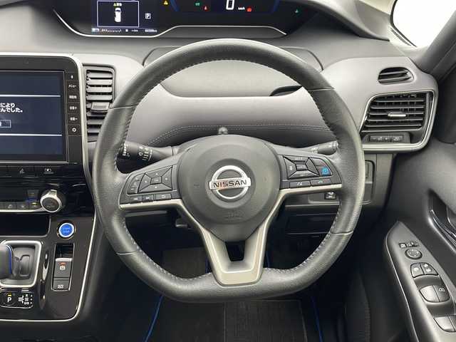 日産 セレナ e－パワー ハイウェイスター V 千葉県 2019(令1)年 6.7万km マルーンレッド 2トーン 純正10インチナビ/（CD/DVD/Blu-ray/Bluetooth/フルセグTV/）　/純正フリップダウンモニター/アラウンドビューモニター/プロパイロット/インテリジェントパーキングアシスト/エマージェンシーブレーキ/クリアランスソナー/標識認識機能/ブラインドスポットモニター/電動パーキング/オートホールド/ハンズフリー両側パワースライドドア/快適パック/　全席（USBソケット/シートバックテーブル）/　スーパーロングスライドセカンドシート/防水シート/前方ドラレコ/ETC/LEDヘッドライト/フォグランプ/フロアマット/ドアバイザー