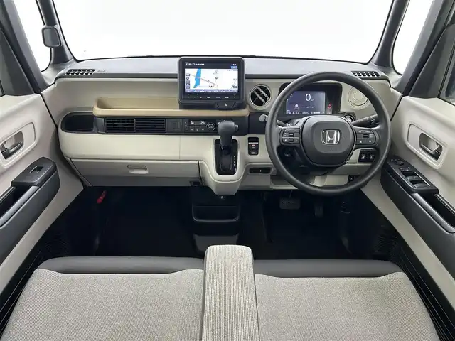 ホンダ Ｎ ＢＯＸ 福井県 2023(令5)年 0.9万km プラチナホワイトパール ワンオーナー/純正Gathersナビ/フルセグTV/Bluetooth/USB/バックカメラ /Honda SENSING/・衝突軽減ブレーキ（CMBS）/・先行車発進お知らせ機能/・歩行者事故低減ステアリング/・路外逸脱抑制機能/・標識認識機能/・渋滞追従機能付アダプティブクルーズコントロール/・車線維持支援システム/・誤発進抑制機能/・後方誤発進抑制機能/・近距離衝突軽減ブレーキ/・急アクセル抑制機能/・パーキングセンサーシステム/・オートハイビーム/ビルトインETC/両側パワースライドドア /シートヒーター /プッシュスタート/電子パーキング/ステアリングチルド機構/LED/オートライト