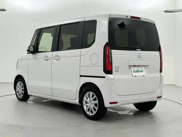 ホンダ Ｎ ＢＯＸ 福井県 2023(令5)年 0.9万km プラチナホワイトパール ワンオーナー/純正Gathersナビ/フルセグTV/Bluetooth/USB/バックカメラ /Honda SENSING/・衝突軽減ブレーキ（CMBS）/・先行車発進お知らせ機能/・歩行者事故低減ステアリング/・路外逸脱抑制機能/・標識認識機能/・渋滞追従機能付アダプティブクルーズコントロール/・車線維持支援システム/・誤発進抑制機能/・後方誤発進抑制機能/・近距離衝突軽減ブレーキ/・急アクセル抑制機能/・パーキングセンサーシステム/・オートハイビーム/ビルトインETC/両側パワースライドドア /シートヒーター /プッシュスタート/電子パーキング/ステアリングチルド機構/LED/オートライト