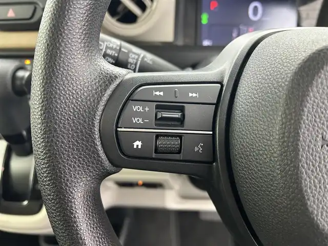ホンダ Ｎ ＢＯＸ 福井県 2023(令5)年 0.9万km プラチナホワイトパール ワンオーナー/純正Gathersナビ/フルセグTV/Bluetooth/USB/バックカメラ /Honda SENSING/・衝突軽減ブレーキ（CMBS）/・先行車発進お知らせ機能/・歩行者事故低減ステアリング/・路外逸脱抑制機能/・標識認識機能/・渋滞追従機能付アダプティブクルーズコントロール/・車線維持支援システム/・誤発進抑制機能/・後方誤発進抑制機能/・近距離衝突軽減ブレーキ/・急アクセル抑制機能/・パーキングセンサーシステム/・オートハイビーム/ビルトインETC/両側パワースライドドア /シートヒーター /プッシュスタート/電子パーキング/ステアリングチルド機構/LED/オートライト