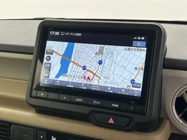 ホンダ Ｎ ＢＯＸ 福井県 2023(令5)年 0.9万km プラチナホワイトパール ワンオーナー/純正Gathersナビ/フルセグTV/Bluetooth/USB/バックカメラ /Honda SENSING/・衝突軽減ブレーキ（CMBS）/・先行車発進お知らせ機能/・歩行者事故低減ステアリング/・路外逸脱抑制機能/・標識認識機能/・渋滞追従機能付アダプティブクルーズコントロール/・車線維持支援システム/・誤発進抑制機能/・後方誤発進抑制機能/・近距離衝突軽減ブレーキ/・急アクセル抑制機能/・パーキングセンサーシステム/・オートハイビーム/ビルトインETC/両側パワースライドドア /シートヒーター /プッシュスタート/電子パーキング/ステアリングチルド機構/LED/オートライト