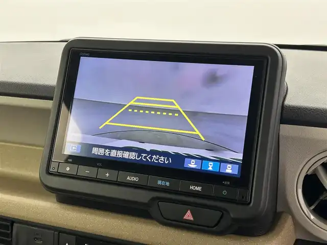 ホンダ Ｎ ＢＯＸ 福井県 2023(令5)年 0.9万km プラチナホワイトパール ワンオーナー/純正Gathersナビ/フルセグTV/Bluetooth/USB/バックカメラ /Honda SENSING/・衝突軽減ブレーキ（CMBS）/・先行車発進お知らせ機能/・歩行者事故低減ステアリング/・路外逸脱抑制機能/・標識認識機能/・渋滞追従機能付アダプティブクルーズコントロール/・車線維持支援システム/・誤発進抑制機能/・後方誤発進抑制機能/・近距離衝突軽減ブレーキ/・急アクセル抑制機能/・パーキングセンサーシステム/・オートハイビーム/ビルトインETC/両側パワースライドドア /シートヒーター /プッシュスタート/電子パーキング/ステアリングチルド機構/LED/オートライト
