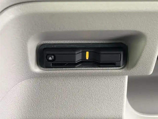 ホンダ Ｎ ＢＯＸ 福井県 2023(令5)年 0.9万km プラチナホワイトパール ワンオーナー/純正Gathersナビ/フルセグTV/Bluetooth/USB/バックカメラ /Honda SENSING/・衝突軽減ブレーキ（CMBS）/・先行車発進お知らせ機能/・歩行者事故低減ステアリング/・路外逸脱抑制機能/・標識認識機能/・渋滞追従機能付アダプティブクルーズコントロール/・車線維持支援システム/・誤発進抑制機能/・後方誤発進抑制機能/・近距離衝突軽減ブレーキ/・急アクセル抑制機能/・パーキングセンサーシステム/・オートハイビーム/ビルトインETC/両側パワースライドドア /シートヒーター /プッシュスタート/電子パーキング/ステアリングチルド機構/LED/オートライト