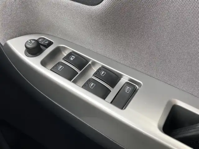 ダイハツ キャスト アクティバ G ターボ SAⅡ 鳥取県 2017(平29)年 6.4万km パールホワイトⅢ ４WD・ターボ車/純正ディスプレイオーディオ/（CD/DVD/USB/BT）/バックカメラ/スマートアシスト/レーンキープアシスト/ETC/ドライブレコーダー/LEDヘットライト/純正15インチアルミホイール/プッシュエンジンスタート/アイドリングストップ/純正フロアマット/ドアバイザー/スマートキー×２