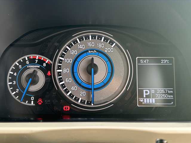 スズキ クロスビー HYBRID MZ 香川県 2018(平30)年 7.3万km キャラバンアイボリーパールメタリック/ホワイト 2トーンルーフ 純正8インチナビ/（Bluetooth/フルセグTV/CD/DVD)/全方位カメラ/クルーズコントロール/衝突被害軽減ブレーキ/コーナーセンサー/シートヒーター/オートハイビーム/LEDヘッドライト/純正アルミホイール/純正フロアマット/スペアキー