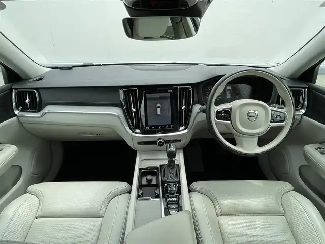 ボルボ Ｖ６０ 東京都 2019(平31)年 3.2万km クリスタルホワイトP オプションカラー/ドリフトウッドパネル/白革/シートヒーター/シートクーラー/フルセグTV/ハーマンカードン/パイロットアシスト/ブラインドスポットアシスト/レーンキープアシスト/360度カメラ/ルーフレール/純正ナビゲーション９インチ/ACC/LEDヘッドライト/自動駐車・発車/スペアキー/HUD