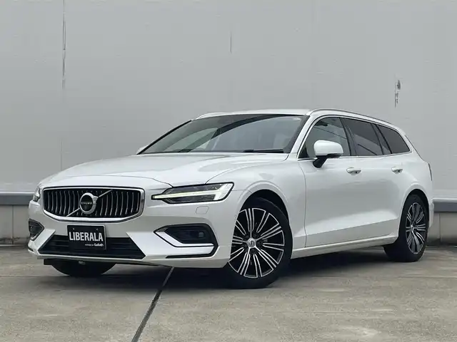 ボルボ Ｖ６０ 東京都 2019(平31)年 3.2万km クリスタルホワイトP オプションカラー/ドリフトウッドパネル/白革/シートヒーター/シートクーラー/フルセグTV/ハーマンカードン/パイロットアシスト/ブラインドスポットアシスト/レーンキープアシスト/360度カメラ/ルーフレール/純正ナビゲーション９インチ/ACC/LEDヘッドライト/自動駐車・発車/スペアキー/HUD