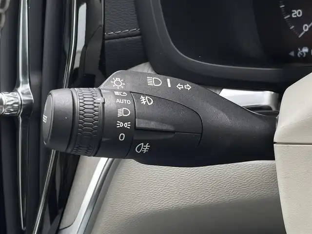 ボルボ Ｖ６０ 東京都 2019(平31)年 3.2万km クリスタルホワイトP オプションカラー/ドリフトウッドパネル/白革/シートヒーター/シートクーラー/フルセグTV/ハーマンカードン/パイロットアシスト/ブラインドスポットアシスト/レーンキープアシスト/360度カメラ/ルーフレール/純正ナビゲーション９インチ/ACC/LEDヘッドライト/自動駐車・発車/スペアキー/HUD