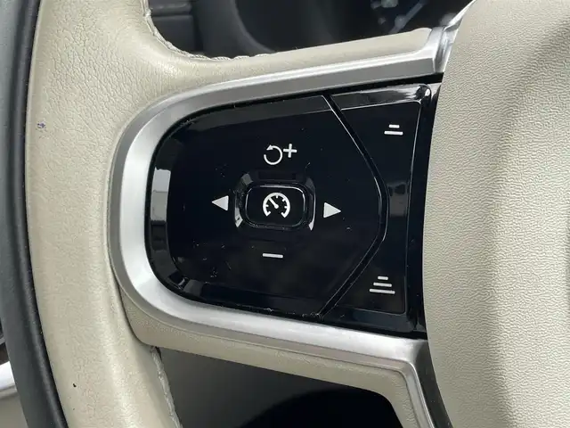 ボルボ Ｖ６０ 東京都 2019(平31)年 3.2万km クリスタルホワイトP オプションカラー/ドリフトウッドパネル/白革/シートヒーター/シートクーラー/フルセグTV/ハーマンカードン/パイロットアシスト/ブラインドスポットアシスト/レーンキープアシスト/360度カメラ/ルーフレール/純正ナビゲーション９インチ/ACC/LEDヘッドライト/自動駐車・発車/スペアキー/HUD