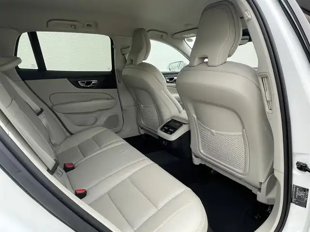 ボルボ Ｖ６０ 東京都 2019(平31)年 3.2万km クリスタルホワイトP オプションカラー/ドリフトウッドパネル/白革/シートヒーター/シートクーラー/フルセグTV/ハーマンカードン/パイロットアシスト/ブラインドスポットアシスト/レーンキープアシスト/360度カメラ/ルーフレール/純正ナビゲーション９インチ/ACC/LEDヘッドライト/自動駐車・発車/スペアキー/HUD
